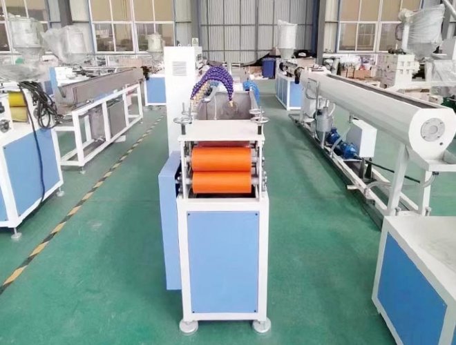 Heat shrink tube continuous expanding machine